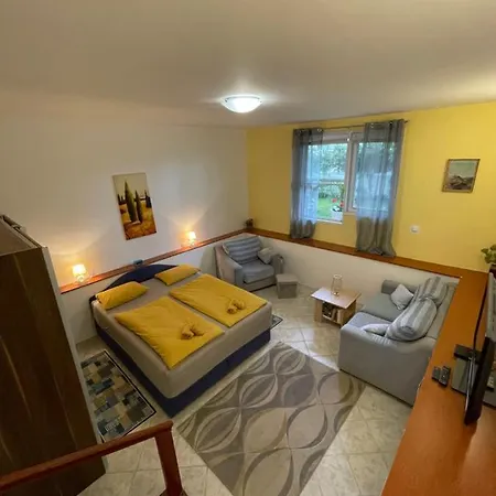 Amphiteatre Apartment Solin