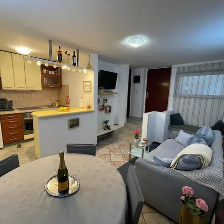Amphiteatre Apartment Solin
